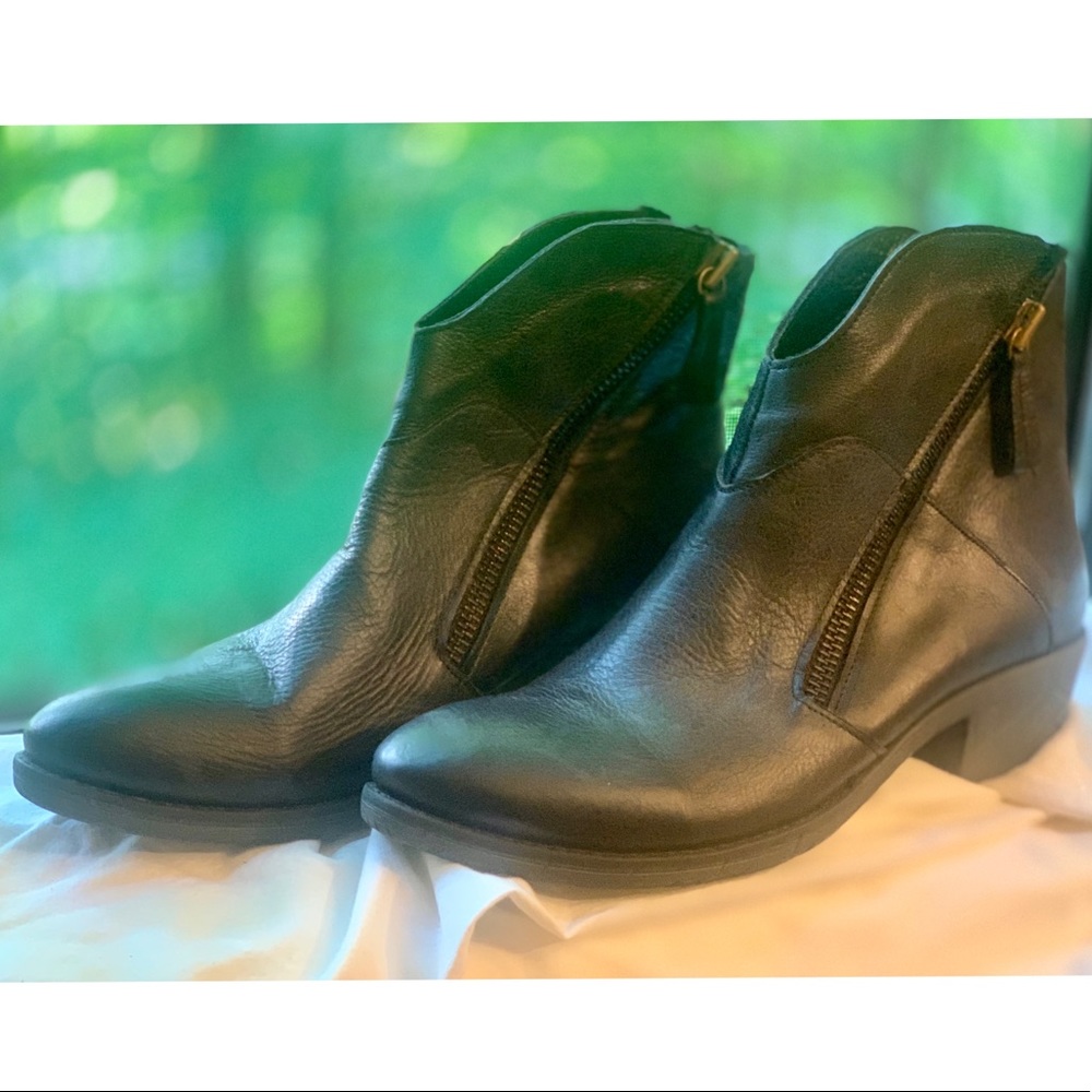 ETHEM Black Leather Boots